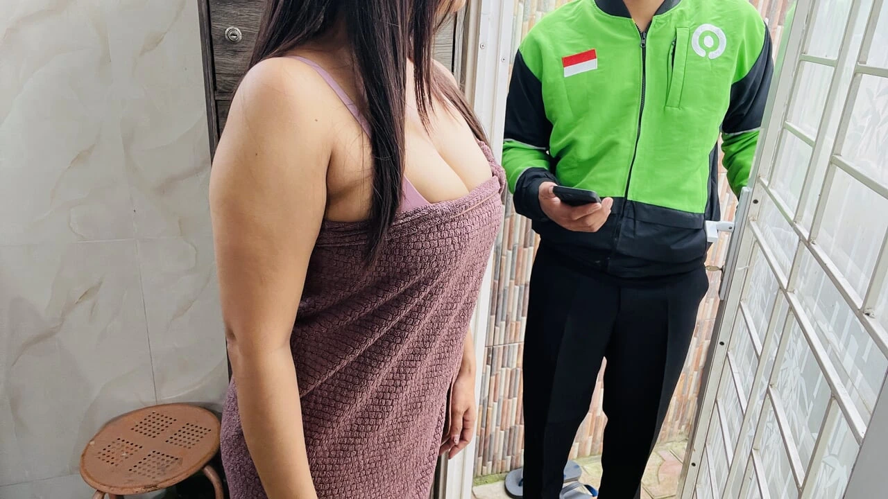 Goyangan Montok Bikin Ojol Gila, Kontol Ngebor Memek Sampai Tembus