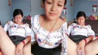 Gadis Seksi Asal Goa Meraba-raba Memek Basahnya