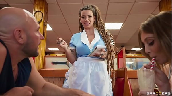 Lucy Foxx Dan Indica Flower Menggoda Di Diner, Masuk Kode Xvpromo Untuk Nikmati Diskon Di Situs Resmi