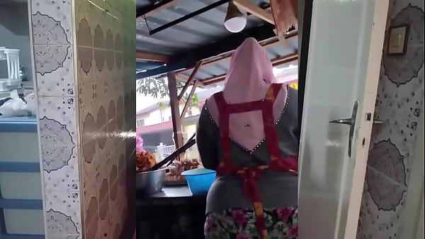 Nenek Muslim Indonesia Montok Dan Menggoda