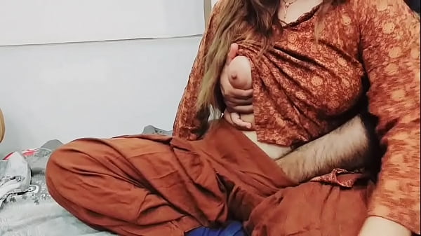 Ibu Tiri Pakistan Ngentot Dubur Di Depan Suami Yang Dikibulin Sambil Potong Sayur Dengan Suara Hindi Yang Panas Banget