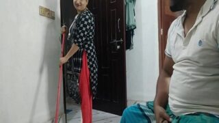 Istri Montok Bantu Suami Coli Dalam Adegan Panas Pasangan Desi