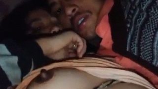 Video Mesra Desi Lover Menggigit Puting Dan Aksi Seks Panas Jio