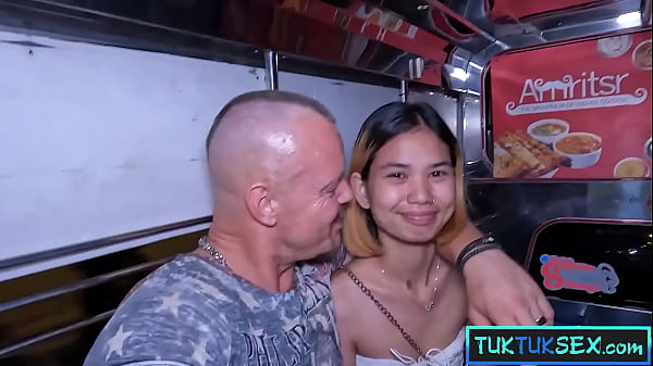 Gadis Thailand Mungil Dijemput Pakai Tuk Tuk Di Pattaya Buat Digituin
