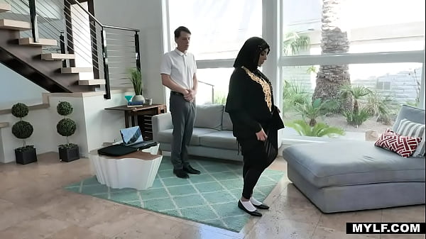 Kylie Kingston, Milf Arab Yang Menggila Pada Kontol Muda