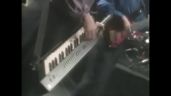Tarian Panas Jazz Ala Chick Corea Bikin Cewek-cewek Saling Gebuk Paha Sambil Goyang-goyang Erotis.