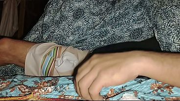 Ibu Tiri Gila Nafsu, Malam Ini Dia Puas Banget, Aku Colokin Dua Jari Ke Memeknya Sampai Muncrat Air.