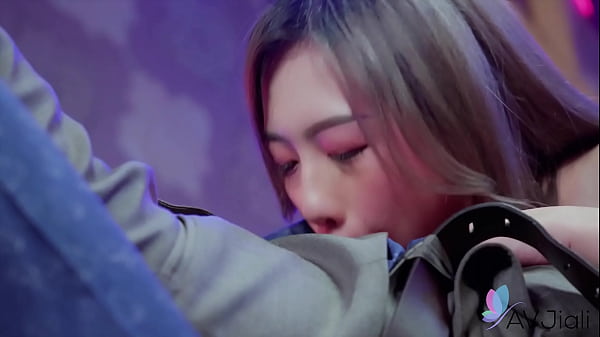 Cewek China Hot, Lin Siyu, Lagi Ngewe Sambil Ngecesin Kontol, Digenjot Sampe Meraung.