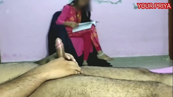 Priya Digawe Panas, Bokongnya Digebukin Sampeh Meraung. Suara Hindi Bikin Makin Liar.