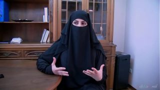 Kesepakatan Abad Ini Ditutup Dengan Ciuman Basah Dari Pelacur Berjilbab Arab, Lilimissarab.