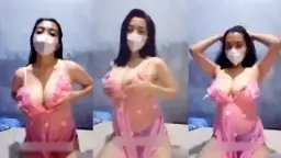 Lingerie Pink, Toket Gede, Goyang Hot Live Bikin Ngaceng
