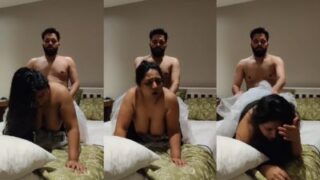 Memek Basah Ibu-ibu Desi Digenjot Anjing Gaya Sange