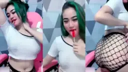 Uting Coklat Ngejuak, Memek Basah Mei Yien Keliatan Pol