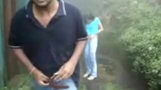 Video Mesum Pasangan Horny Ngewe Di Tengah Hujan, Bikin Basah Kuyup Saking Gregetnya