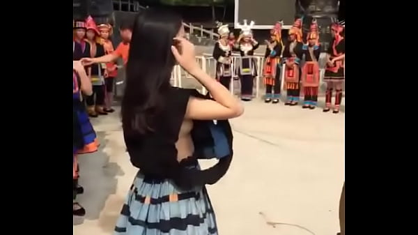 Tontotan Cewek Cina Kelihatan Putingnya