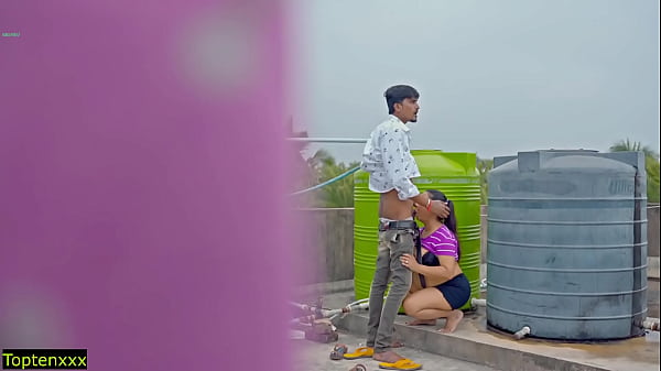 Ngentot Di Atap Panas Banget! Jangan Keluarin Di Dalem Ya