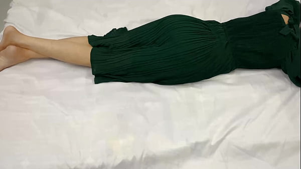Saat Malam, Step Sisterku Yang Masih 18 Tahun Sendirian Di Kamar, Aku Masuk Dan Menikmati Tubuhnya Sampai Puas.