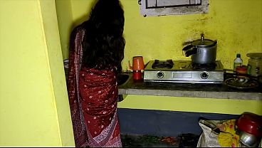 Devar Ngeliat Bhabhi Sendirian Di Dapur, Langsung Hajar Memeknya Sampe Basah.