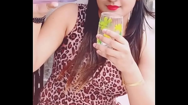 Cewek India Ngesot Gaya Hot, Siap Digoyang