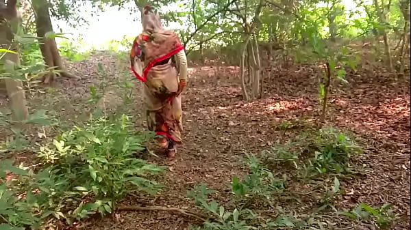 Malam Natal Paling Hot Di Hutan, Radhika Desi Siap Bikin Kamu Makin Greget.