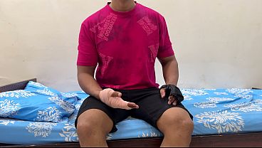 Ibu Tiri Bantu Anak Tiri Yang Luka Mandi, Lalu Goda Dia. Akhirnya Berujung Hisap Kontolnya, Sebelum Digenjot Keras.