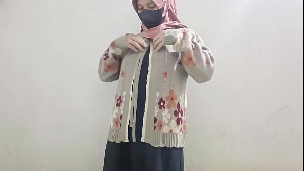 Gadis Berjilbab Main Timun Buat Nikmatin Diri Sendiri.