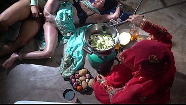 Ibu Tiri Dapur Xxx, Desi India, Nyalakan Selera Panas Di Dapur, Mainin Bumbu Sambil Goyang-goyang.