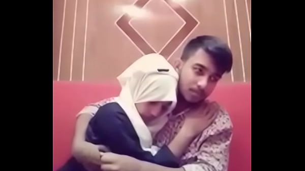 Desi Cewek Sama Cowok Lagi Ciuman Panas Di Hotel, Bikin Makin Greget.