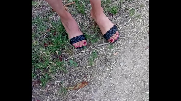 Binalnya Mami Arab, Jari Kaki Seksi Dan Heels Bikin Ngaceng