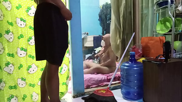 Ngentot Istri Teman Yang Lagi Colmek, Bikin Makin Basah Dan Ketagihan.