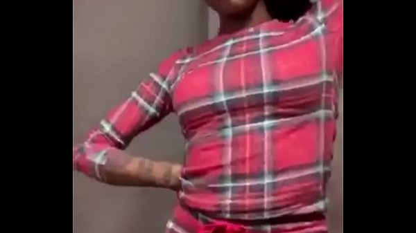 Tante Asian Doll Goyangin Pantat Montoknya Di Instagram Live Sambil Nyanyi Lagu Baru, Bibirnya Ngegebangin Banget Bikin Pengen Dijilat