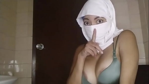 Istri Arab Muslim Islam Horny Beneran, Masti Meremas Memek Sampai Muncrat Diam-diam Pas Suami Lagi Pergi