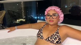 Madrastra Jalang Mandi Telanjang Bareng Anak Tiri Di Jacuzzi, Sambil Minta Digenjot Pas Bapak Lagi Pergi.
