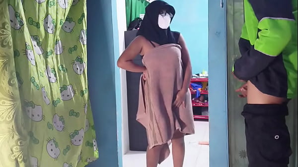 Ngentot Sendirian Di Dapur, Malah Kepergok Ojol Bawa Makanan.