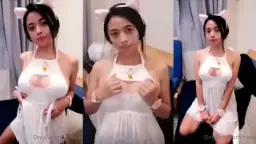 Miera Pamer Body Pakai Kostum Kucing, Gaya Onlyfans Bikin Makin Liar.