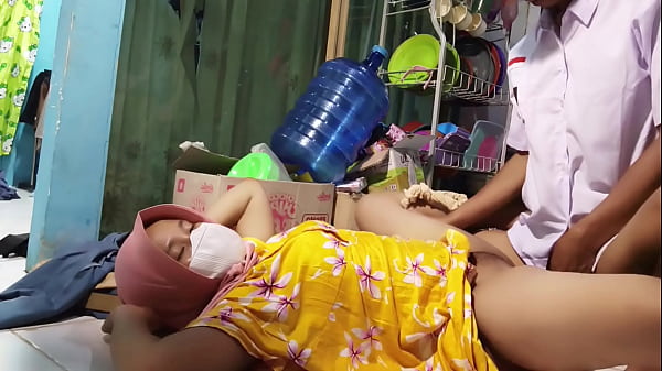 Kakak Disuruh Ngewe Ibu Tiri Pas Siap-siap Ke Sekolah, Makin Pagi Makin Panas