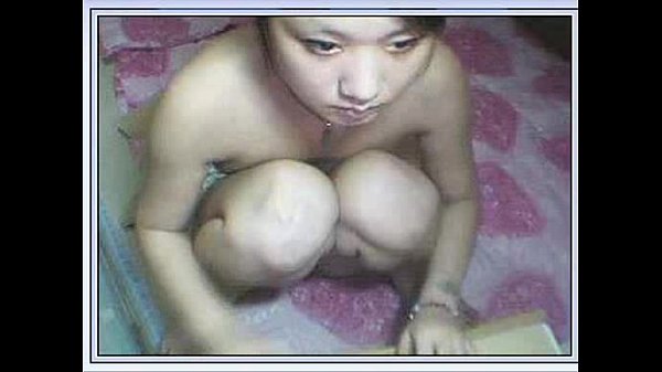 Gadis Cina Mungil Membuka Kakinya Di Depan Kamera, Bikin Ngiler.