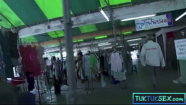 Lidahnya Ditindik, Ibu Mungil Thailand Digilir Dua Bule.