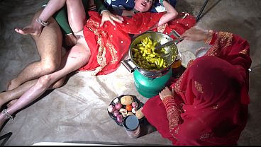 Ibu Tiri India Desi Lagi Ml Di Dapur, Ngomong Kotor Pake Bahasa Hindi Yang Bikin Makin Panas.