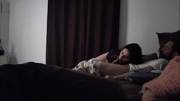 Tia Gata Sengaja Bikin Rencana Biar Bisa Duduk Bareng Keponakan Di Sofa, Sambil Main-main Diam-diam.