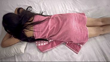 Nri Cewek Minta Bokongnya Diusap Pelayan, Langsung Ngewe Memek Sambil Goyangin Pantat Gede.