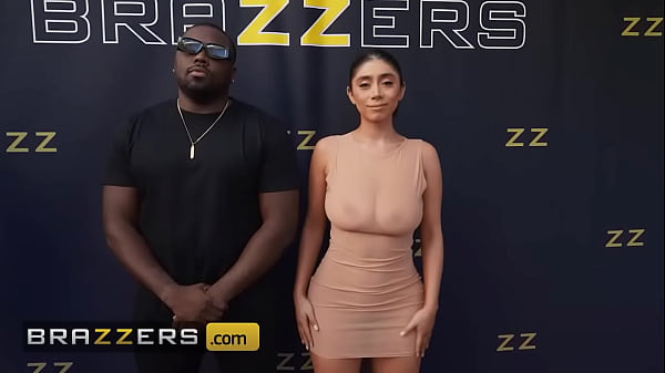 Brazzers – Violet Myers Buka-bukaan Lubang Pantatnya Di Depan Paparazi