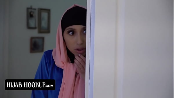 Pelototan Memek Cewek Cantik Berhijab Montok Sama Instruktur Bejat Yang Nggak Sabar