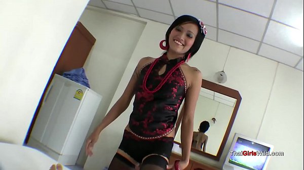 Pelayanan Mulut Kelas Bintang Dari Cewek Thailand Yang Bikin Ngilu.