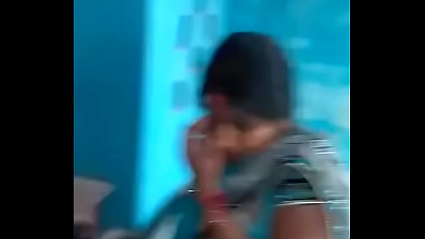Desi Tuh, Pake Baju Kebaya Ketat, Mulus Banget Bikin Greget Pengen Raba-raba