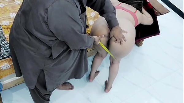 Bajingan Tukang Jahit India Ngentot Cewek Desa Gawar, Bokong Gede Kayak Sapi, Digebukin Keras Dan Kasar Gaya Doggy, Suara Hindi Jelas, Romantis Tapi Mesum.