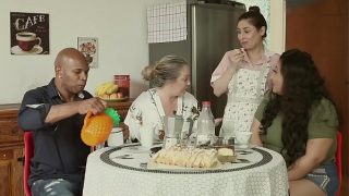 Rumah Mesum Maut: Suami Dikandangkan, Ibu Jalang, Pembantu Ngewe Semua Orang | Emme White, Alessandra Maia, Agatha Ludovino, Capoeira