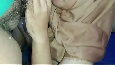 Istri Temen Minta Digenjot, Jilmeknya Gak Sabar Nunggu Kontol.