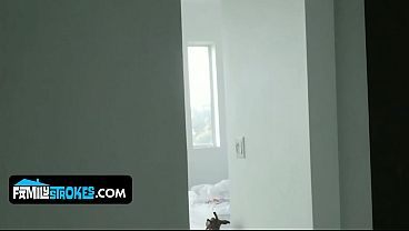 Blonde Montok Daisy Stone Disemprot Habis Sama Kakak Tiri Yang Horny