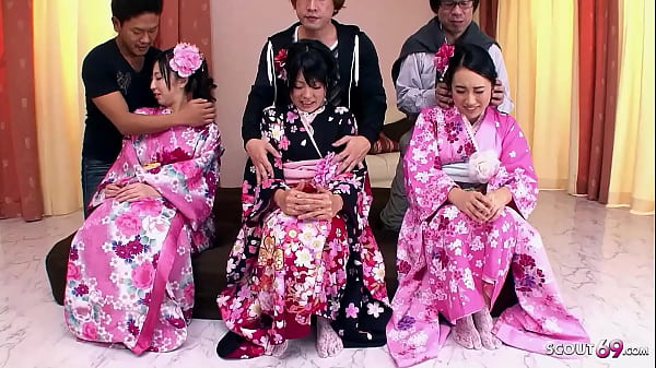 Pesta Seks Jepang Langka Dengan Tiga Cewek Jav Imut, Bulu Memek Lebat Bikin Nafsu